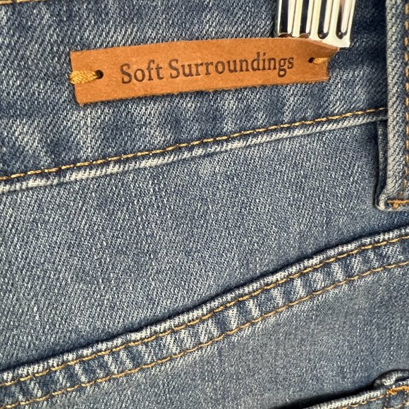 Wide-Leg Jeans - Picture 9 of 10